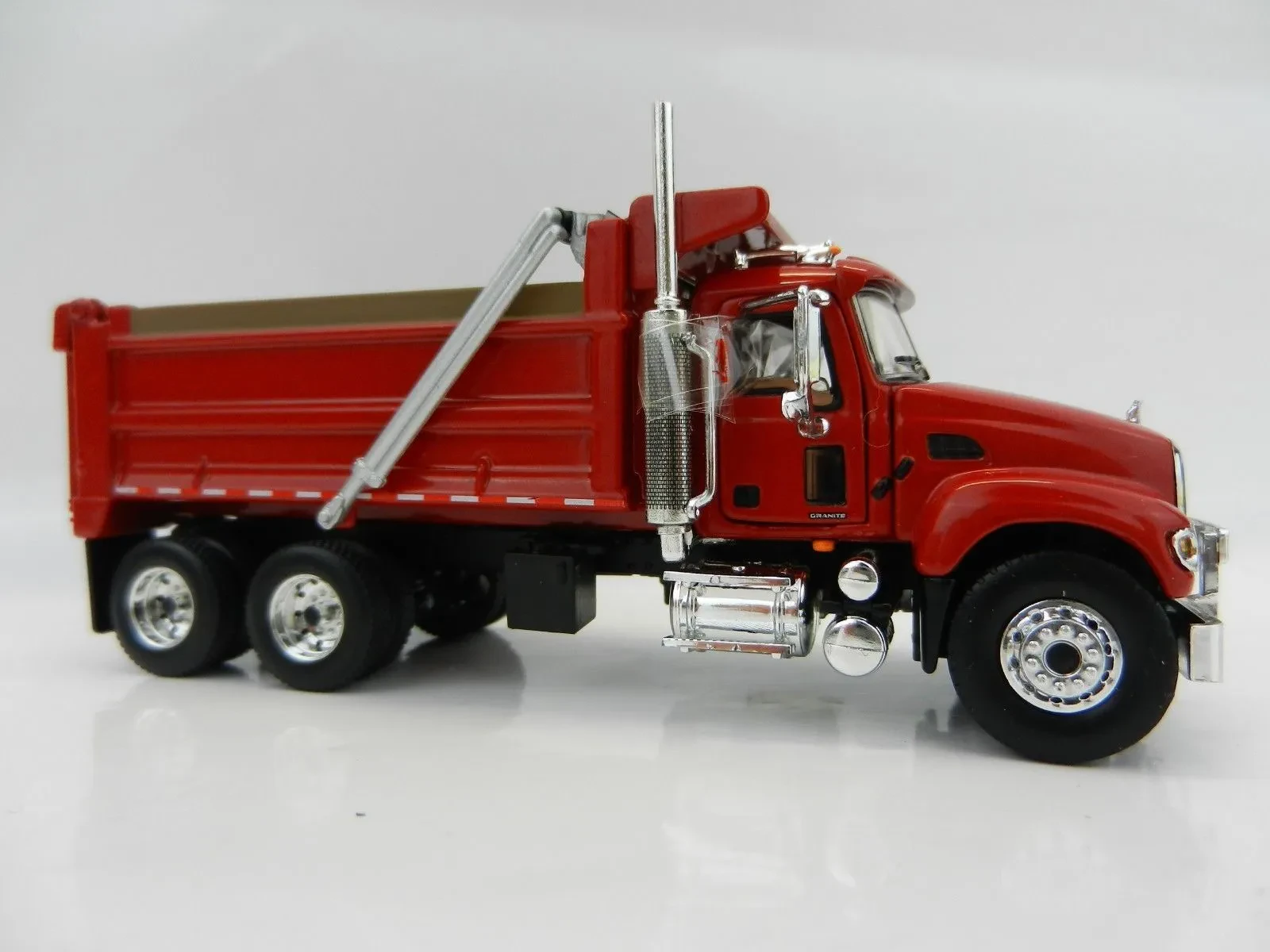 img/2286_diecast-dump-trucks-a-collectors-guide.webp