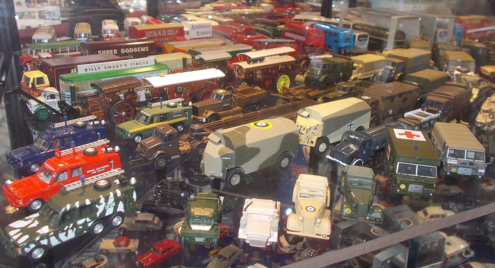 img/2288_uk-diecast-toy-fairs-a-collectors-guide.webp