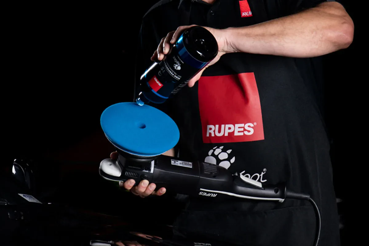 Polishing compound and applicator