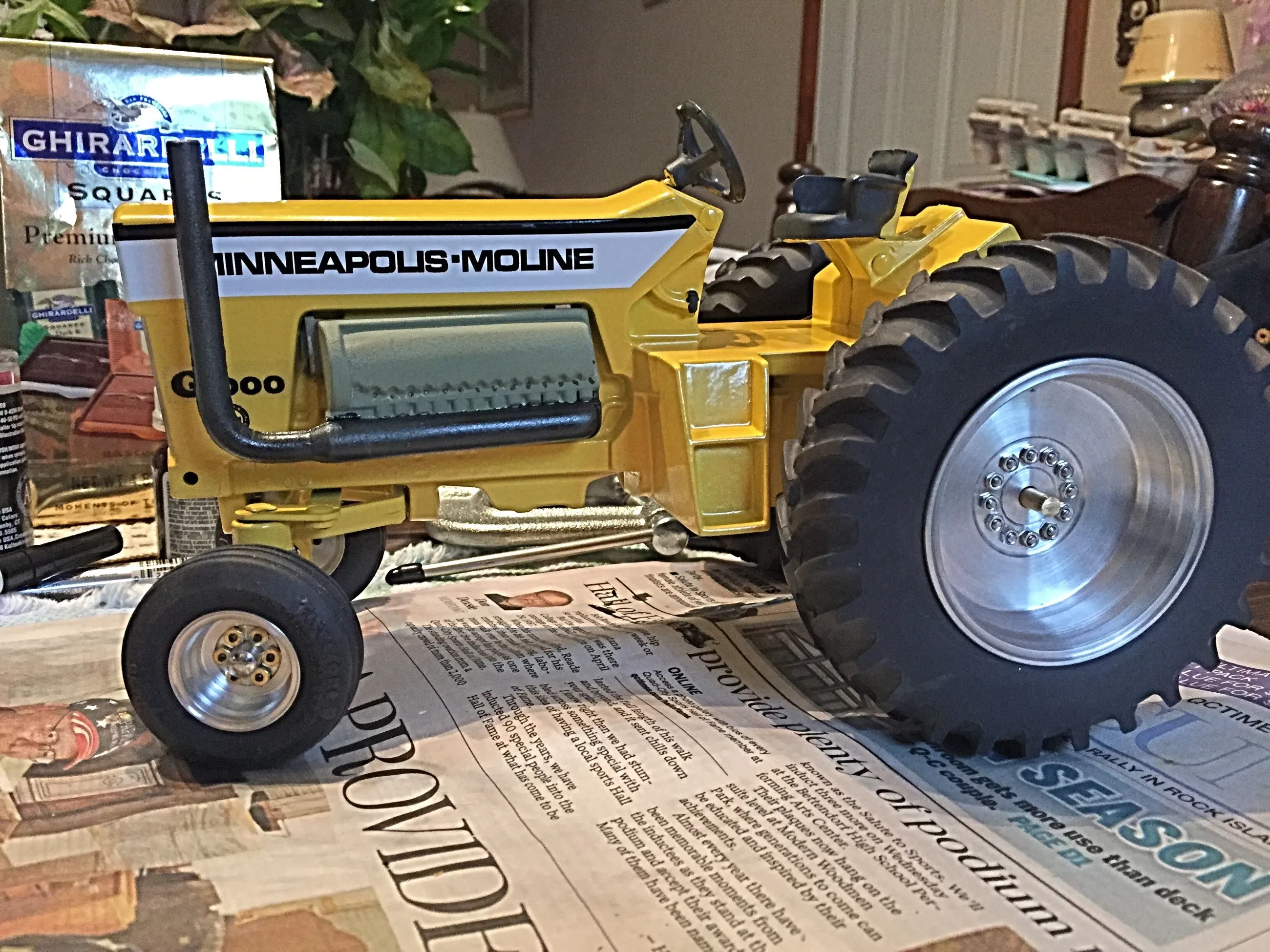 img/2319_diecast-tractor-pulling-toys-a-fun-look-at-these-little-powerhouses.webp