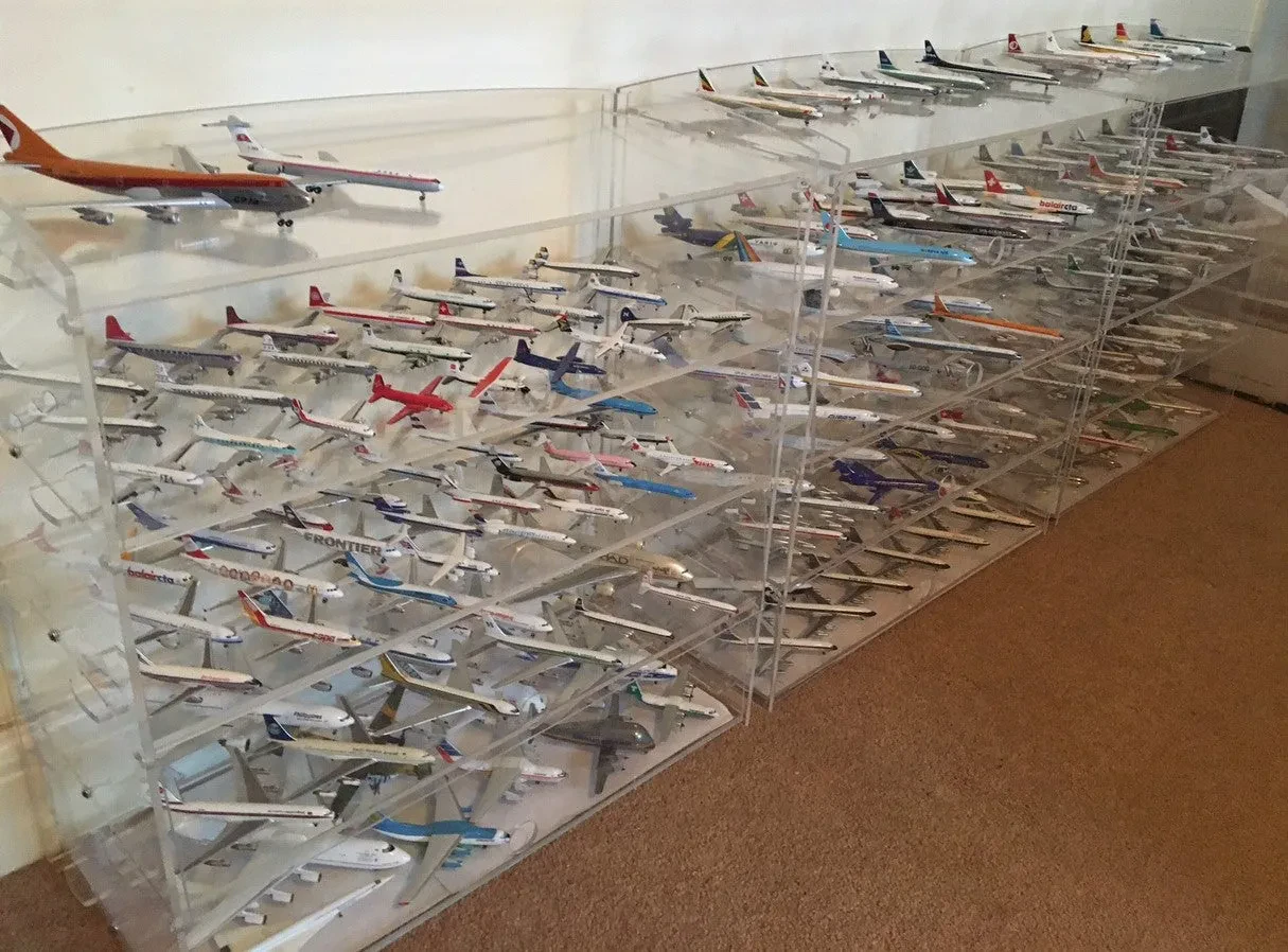 Diecast airplane display case