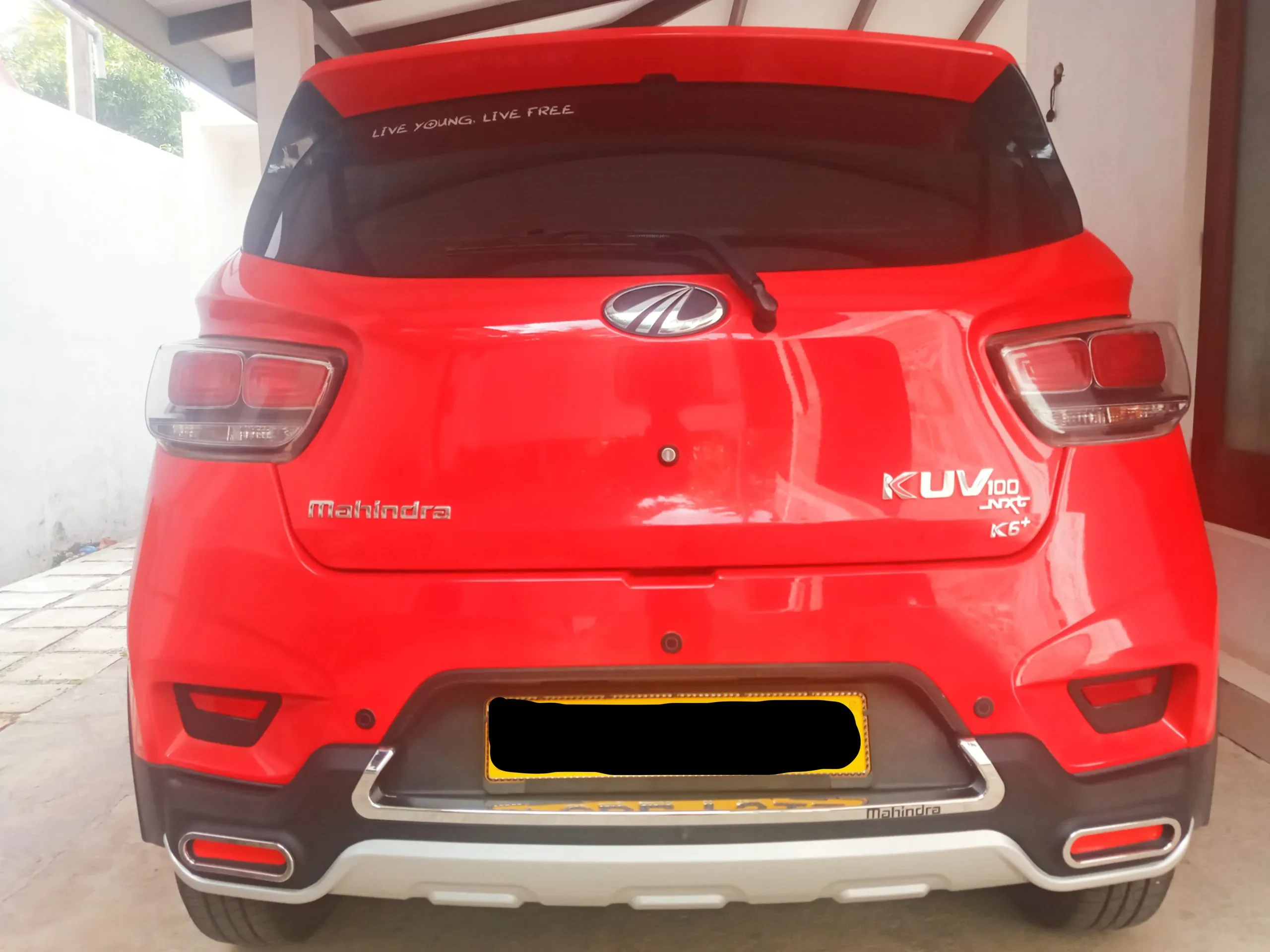 KUV 100 NXT diecast model 1:24
