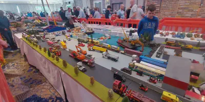 img/2356_tullamore-diecast-and-model-show-is-a-blast.webp