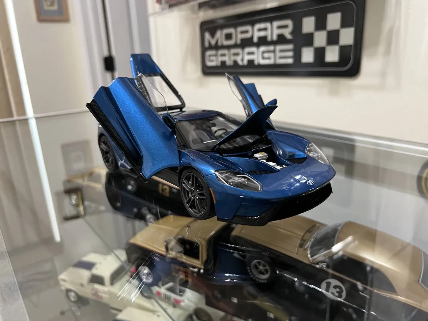 Ford GT40 diecast box Autoart