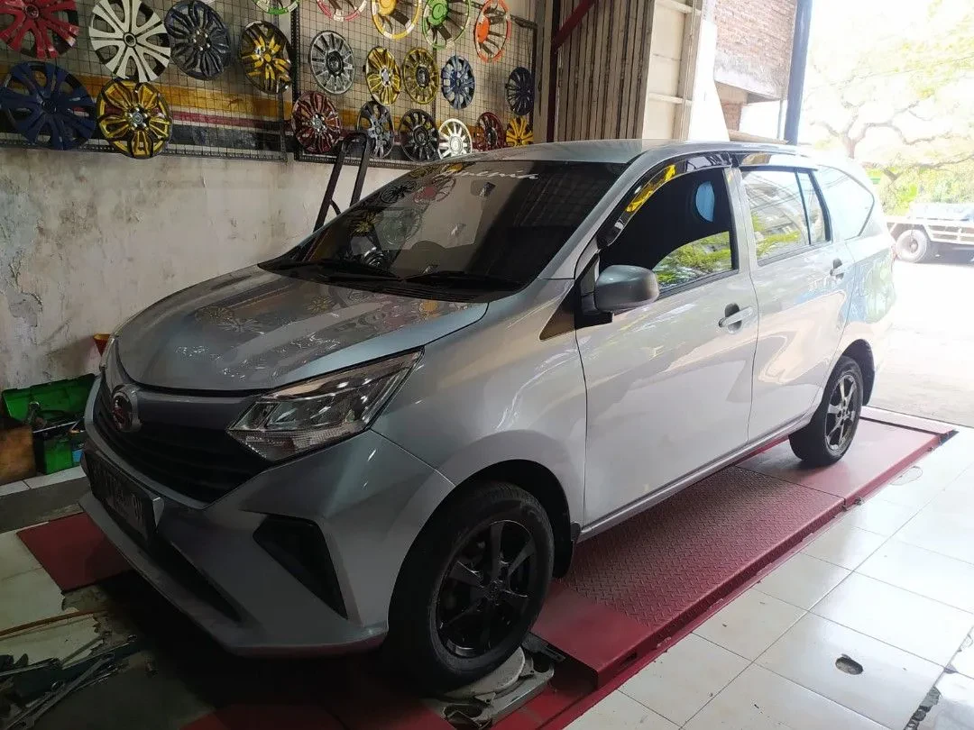 Daihatsu Sigra Diecast 143 Blue