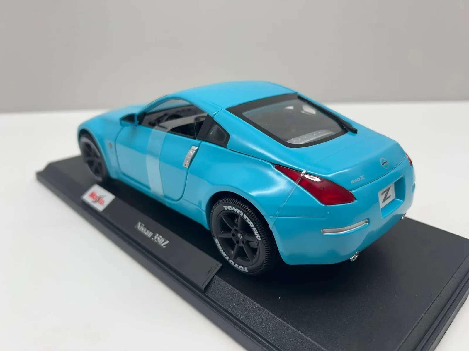 1:18 scale Nissan 350Z diecast