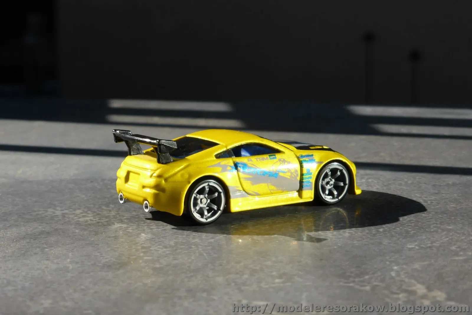 1:64 scale Nissan 350Z diecast