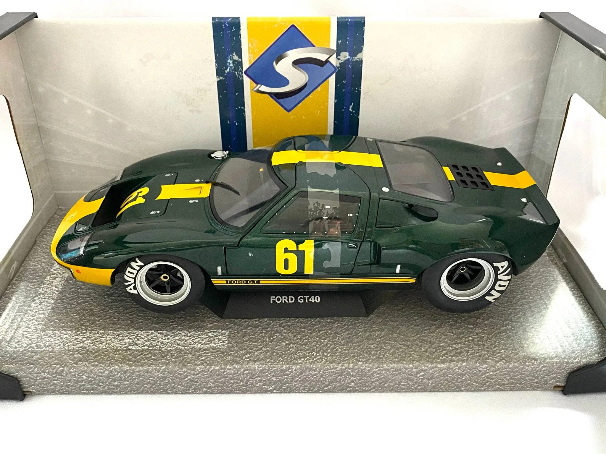 Ford GT40 diecast model with opening doors