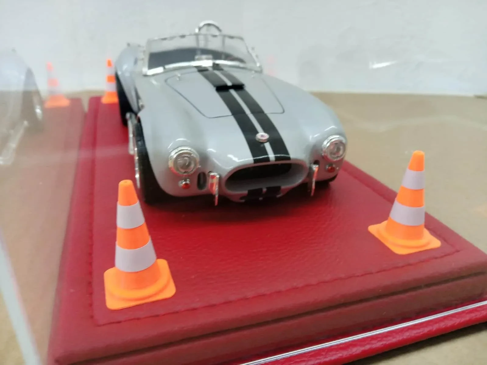 img/2474_show-off-your-sweet-rides-the-ultimate-guide-to-118-diecast-car-display-cases.webp