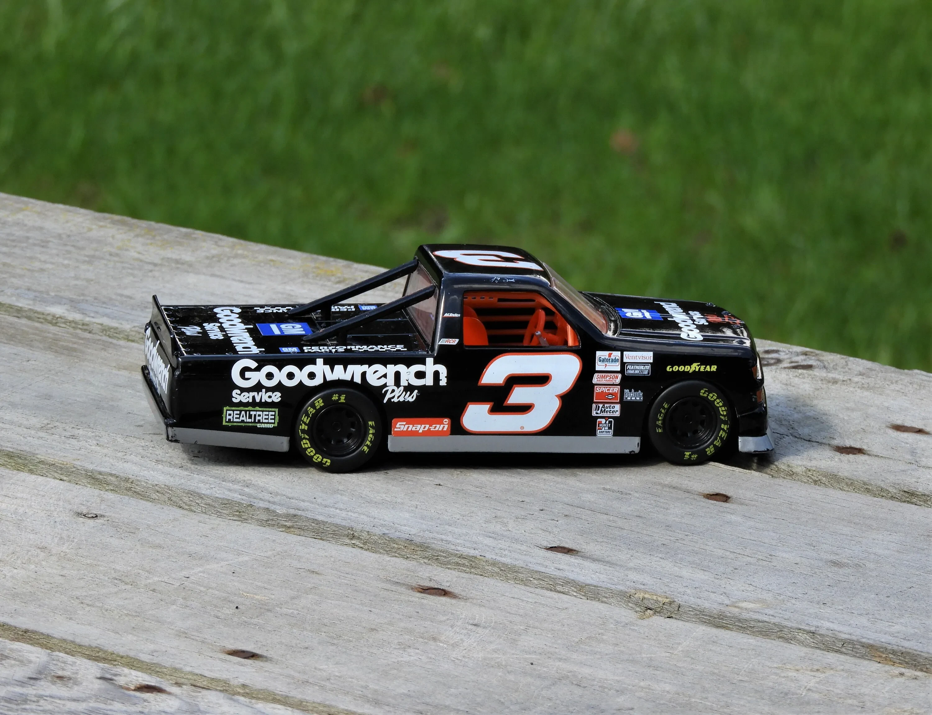 img/2479_nascar-diecast-cars-finding-the-rare-and-valuable.webp