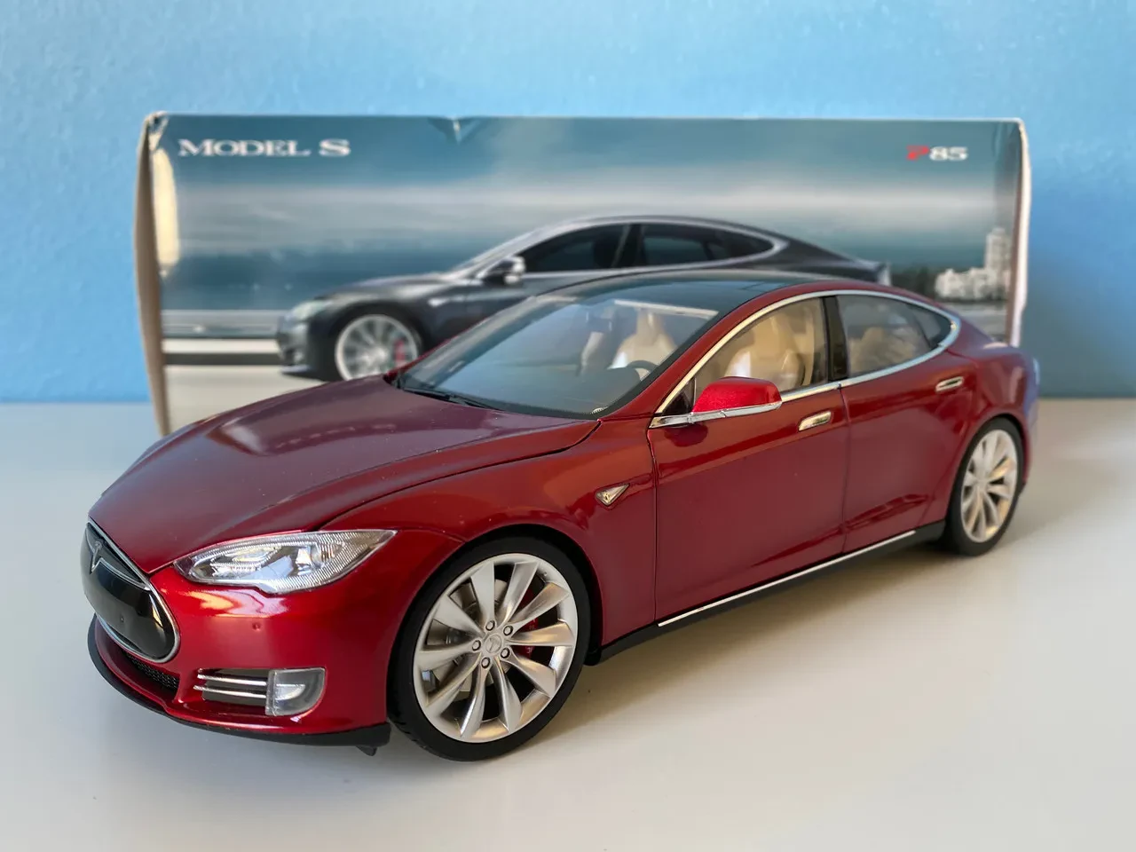 img/2482_tesla-diecast-models-a-collectors-dream.webp