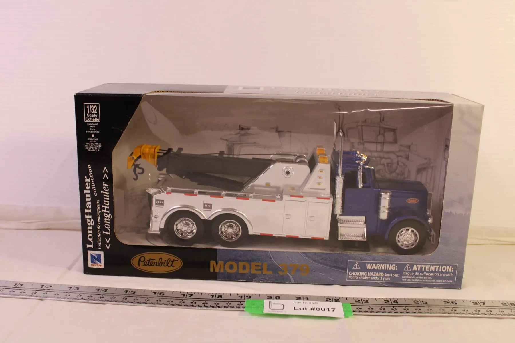 Peterbilt 379 diecast tow truck