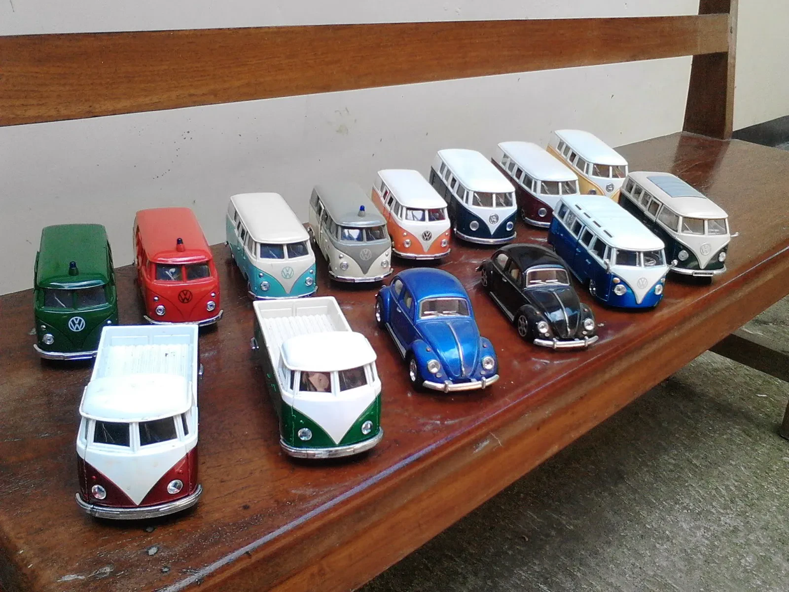 img/2539_diecast-frog-cars-a-collectors-delight.webp