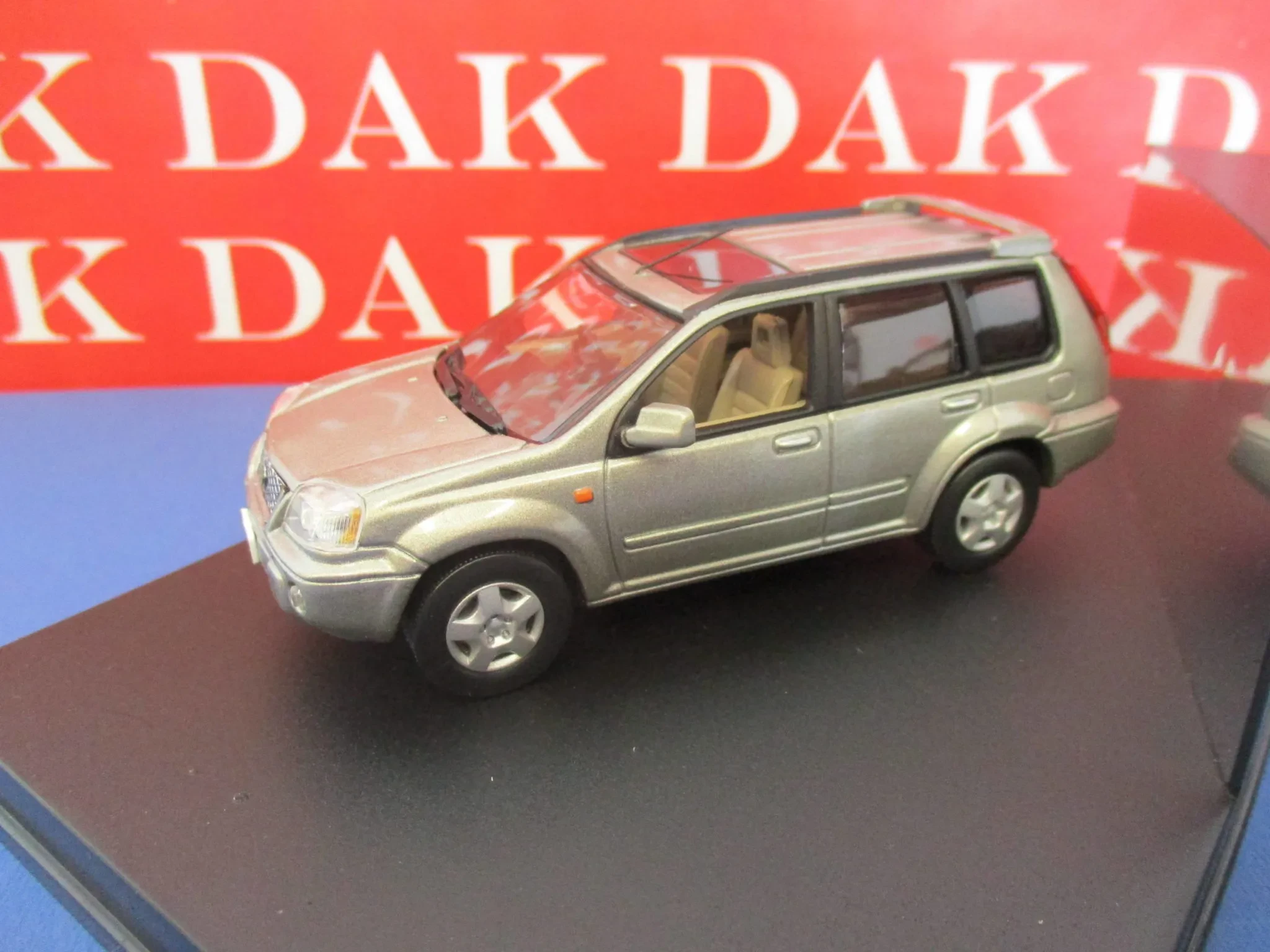 1:43 X-Trail Diecast