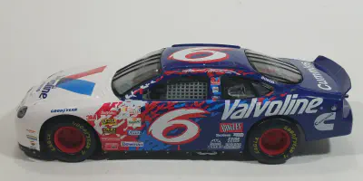 img/2566_mark-martin-diecast-cars-a-collectors-dream.webp