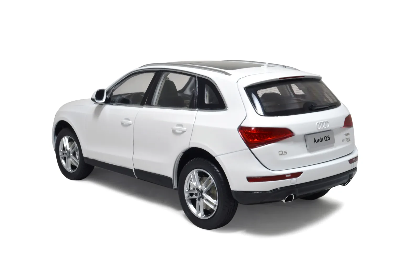 Audi Q7 diecast 1:18 scale
