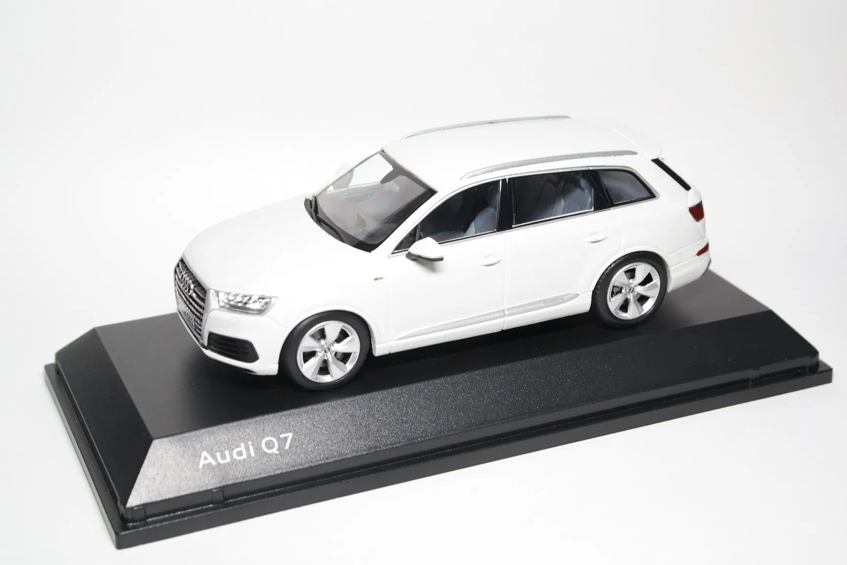 Audi Q7 diecast various models
