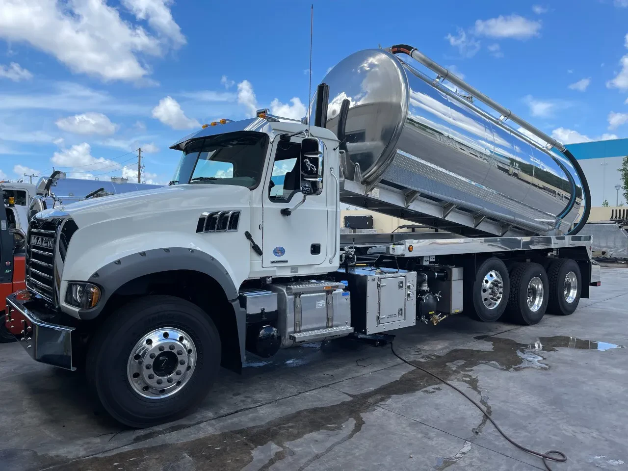 Mack Granite Diecast 2024