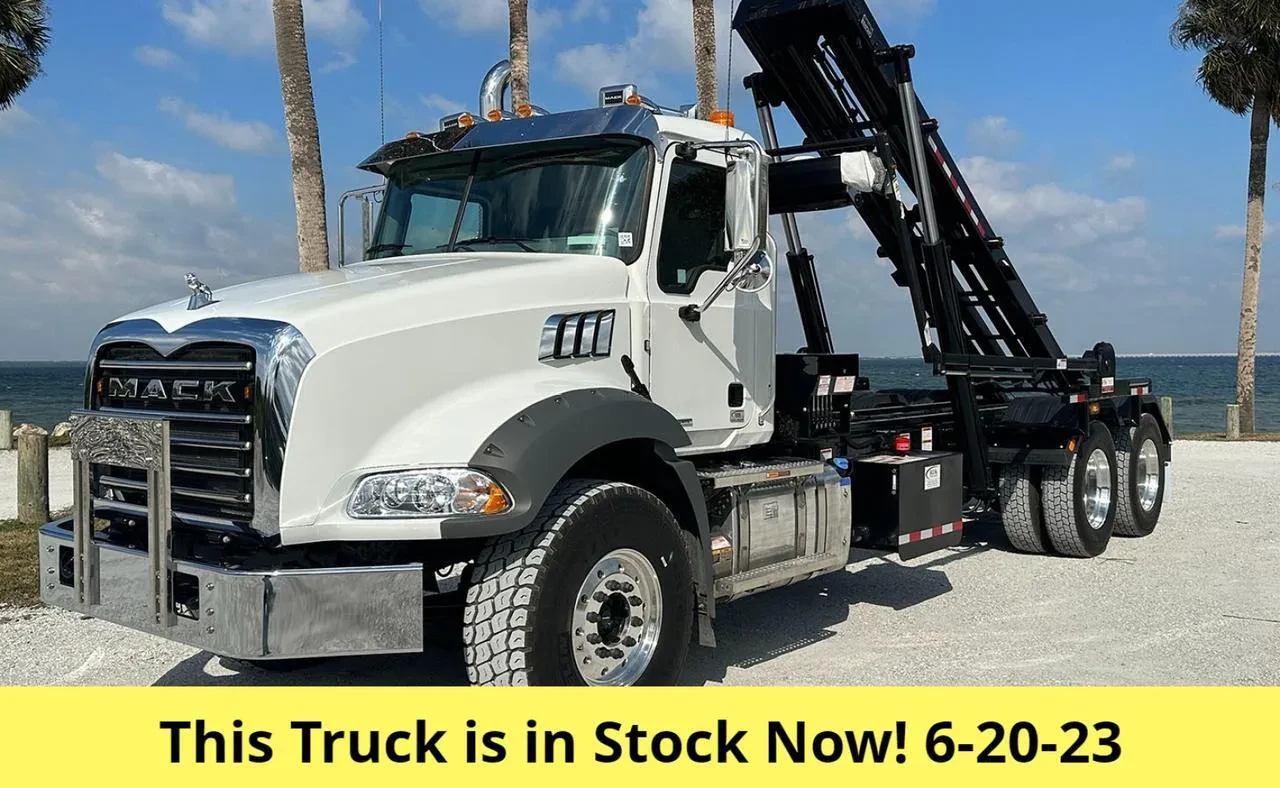 Mack R-Model Diecast 2024