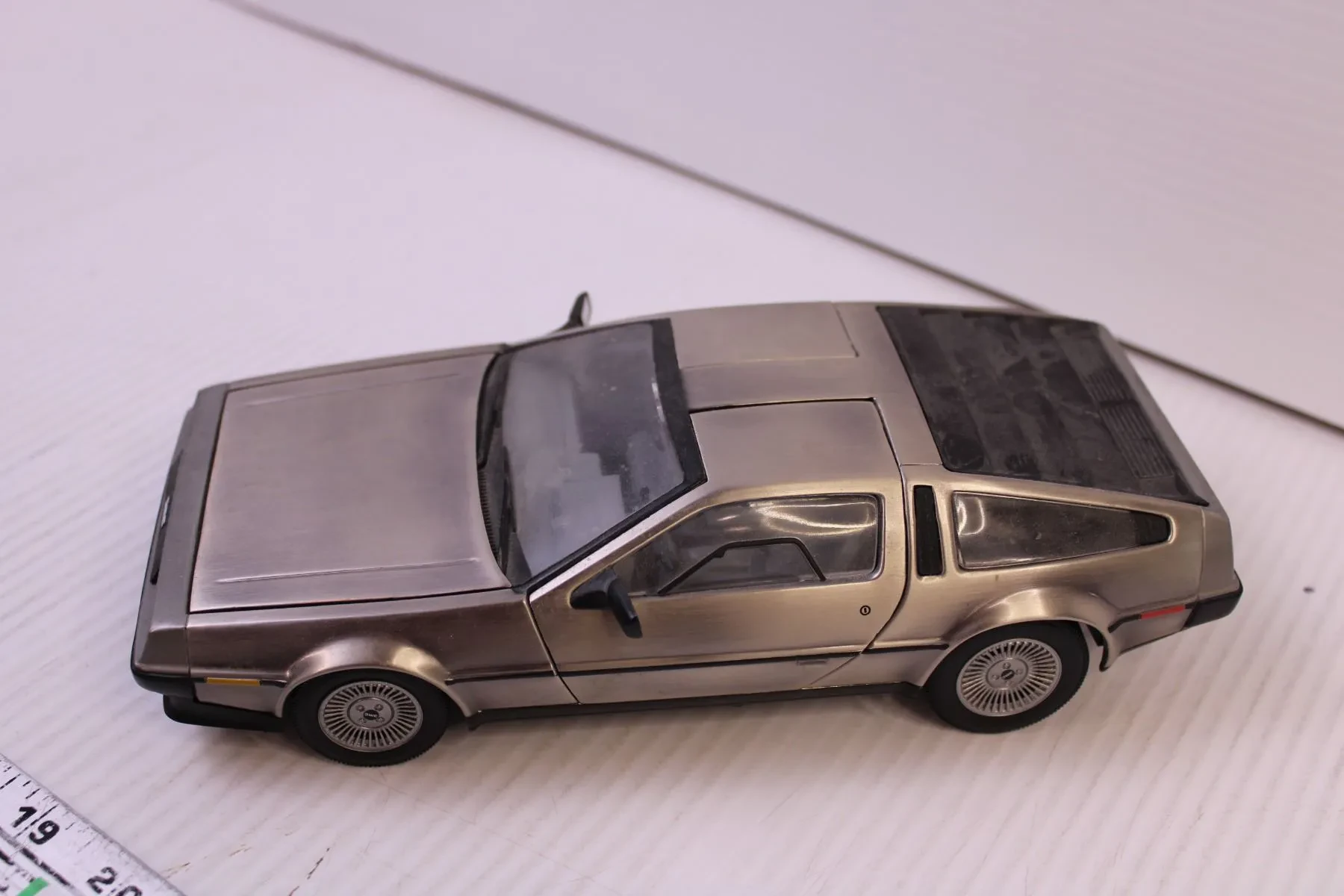DeLorean diecast 1:8 scale side view