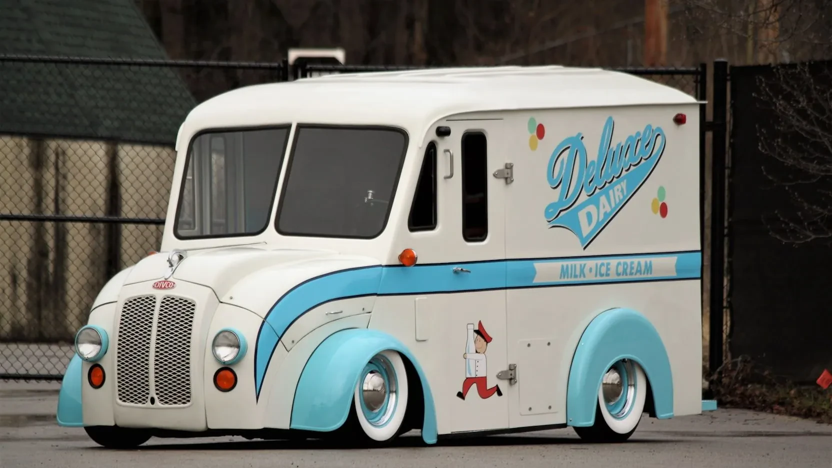 img/2651_divco-milk-trucks-a-collectors-delight.webp
