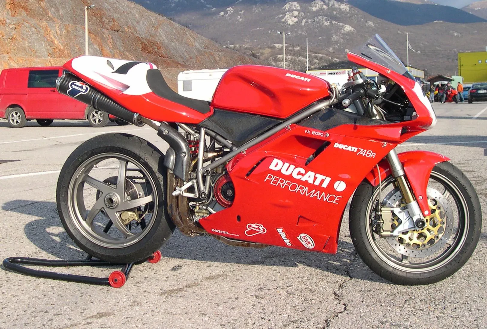 img/2689_your-guide-to-ducati-748-diecast-models.webp