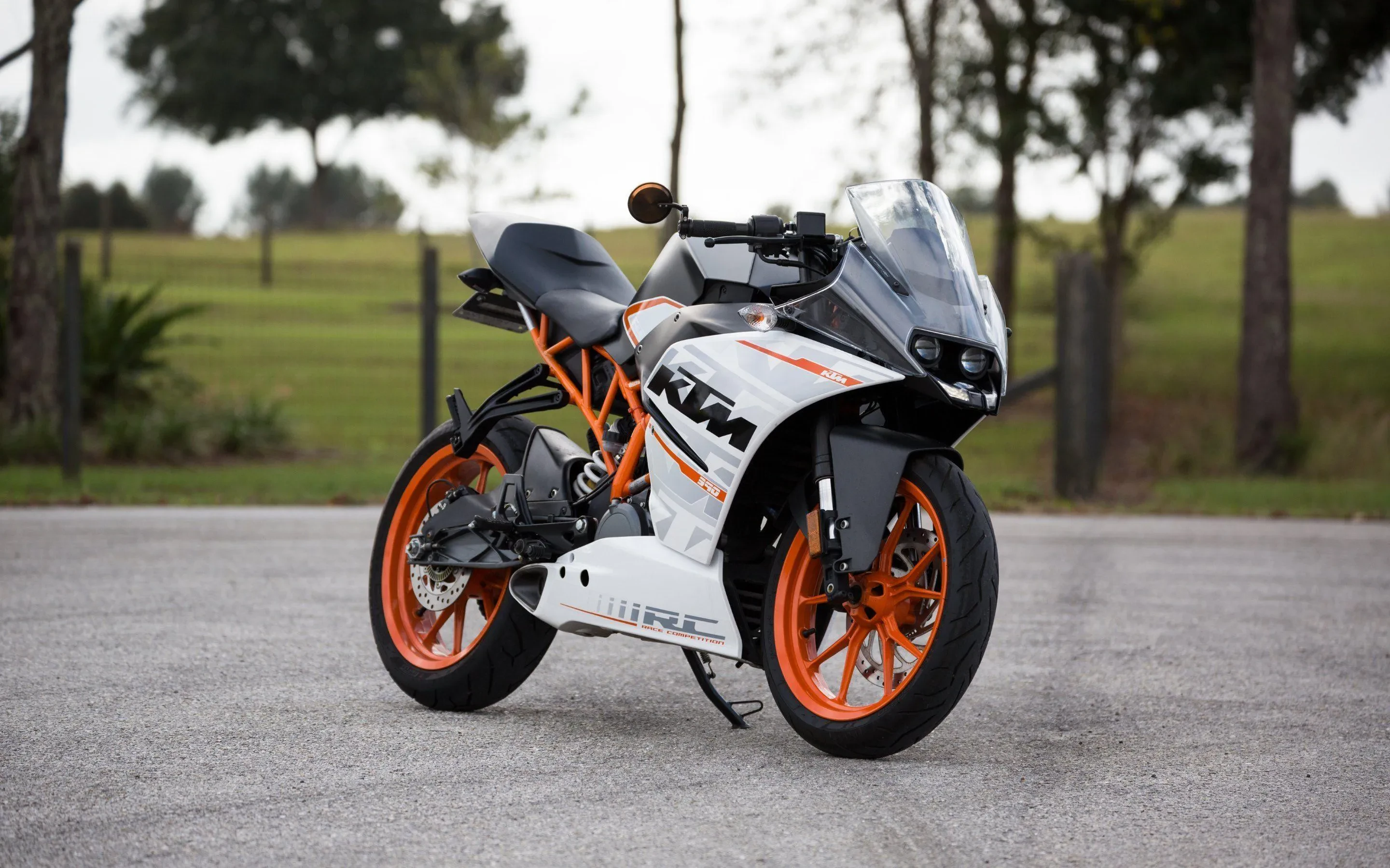 KTM RC 390 diecast model display
