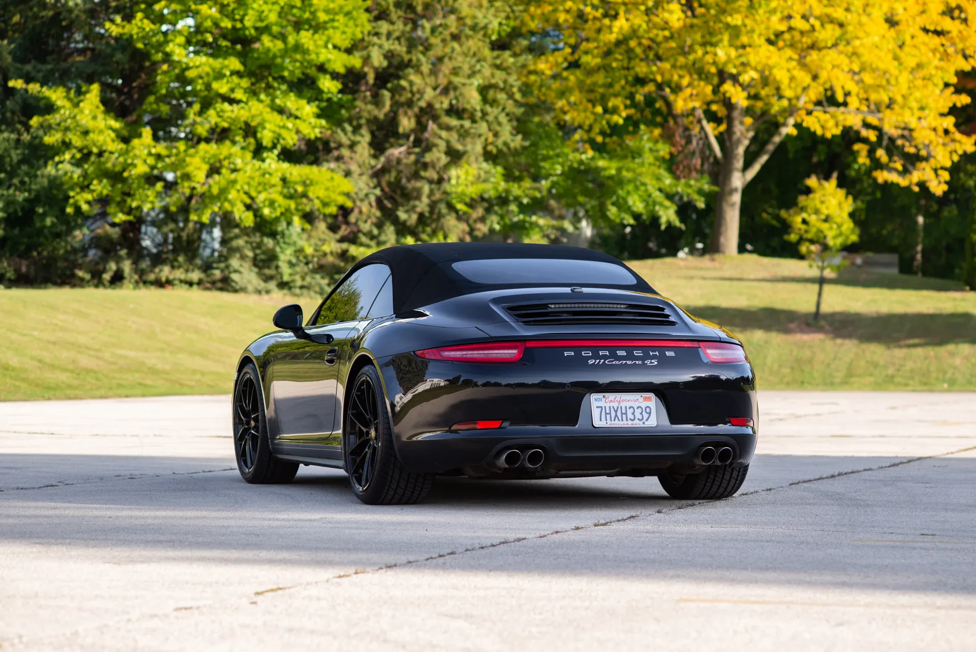 img/2723_porsche-911-carrera-4s-diecast-models-a-collectors-dream.webp