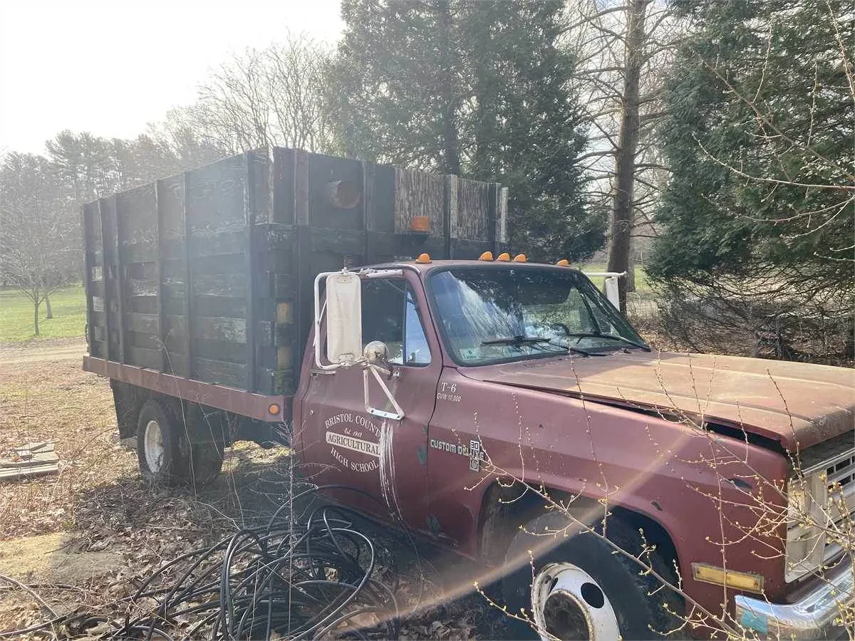 GreenLight Collectibles Stake Bed Truck