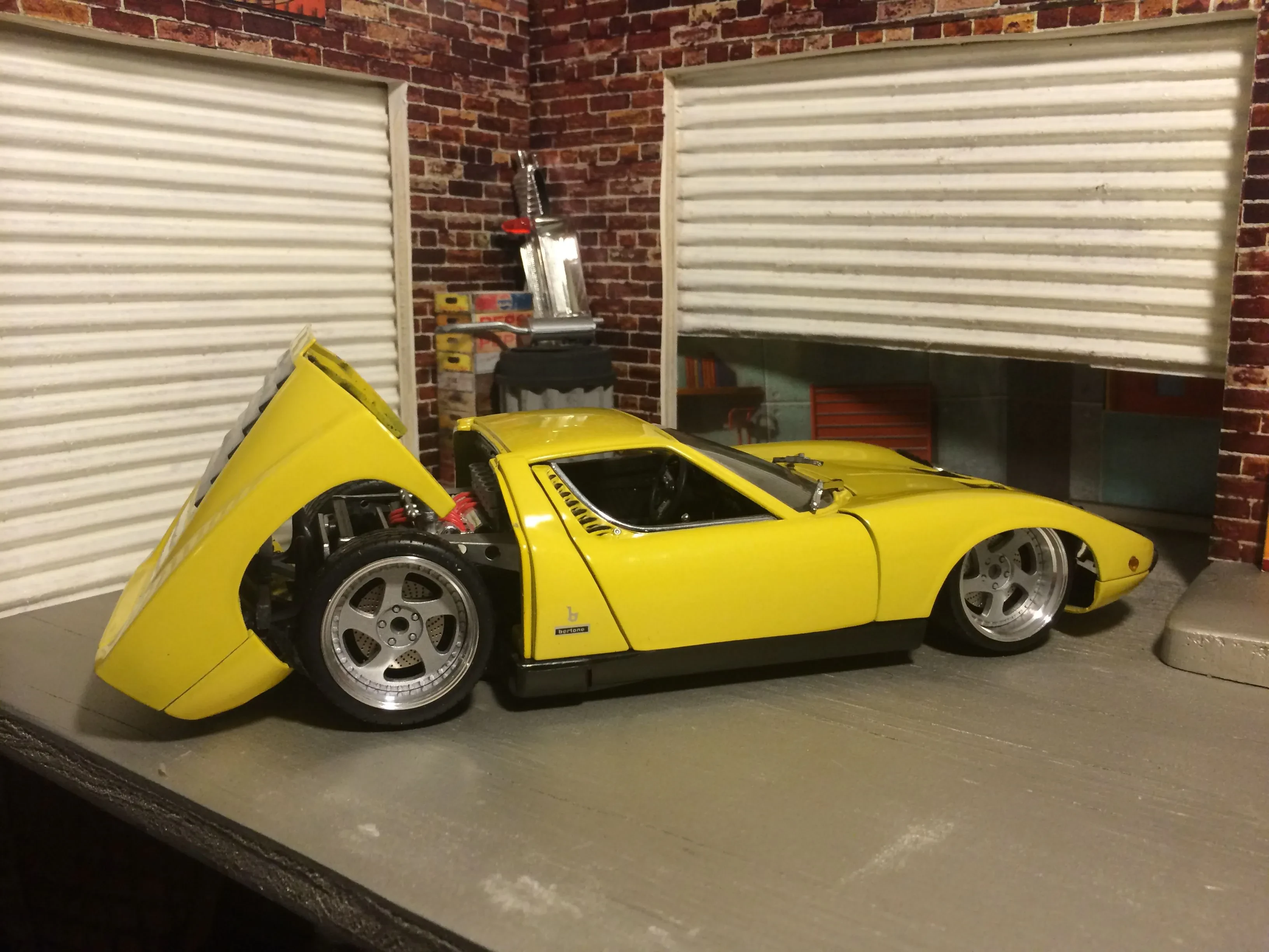 img/2744_diecast-customizing-your-guide-to-tiny-car-transformations.webp