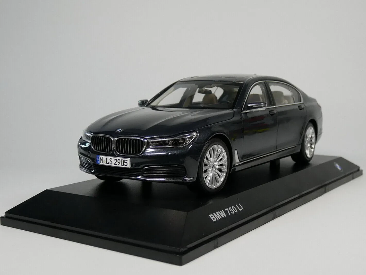 img/2790_bmw-750-diecast-models-a-collectors-dream.webp