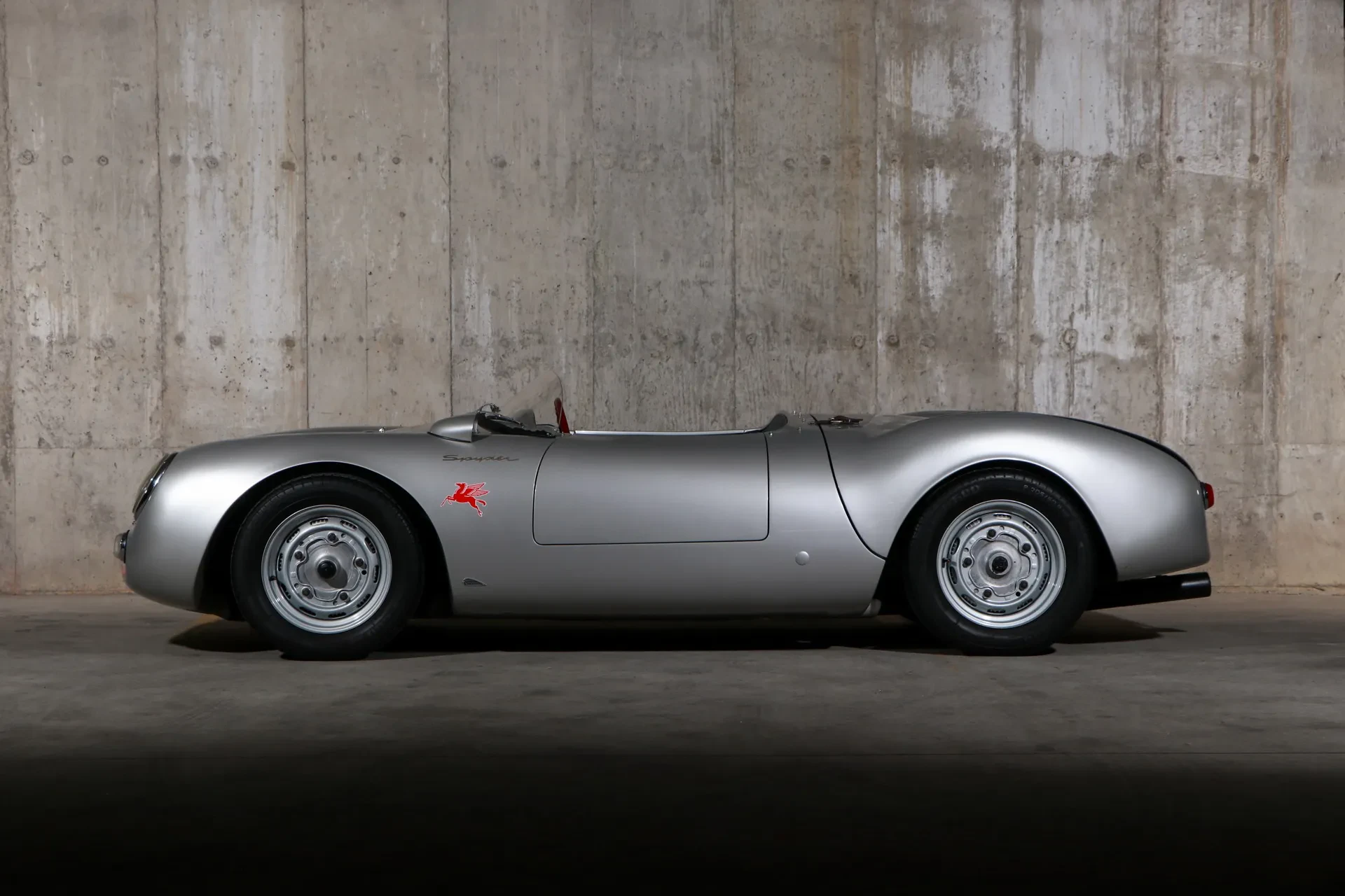 img/2793_porsche-550-spyder-diecast-models-a-collectors-dream.webp