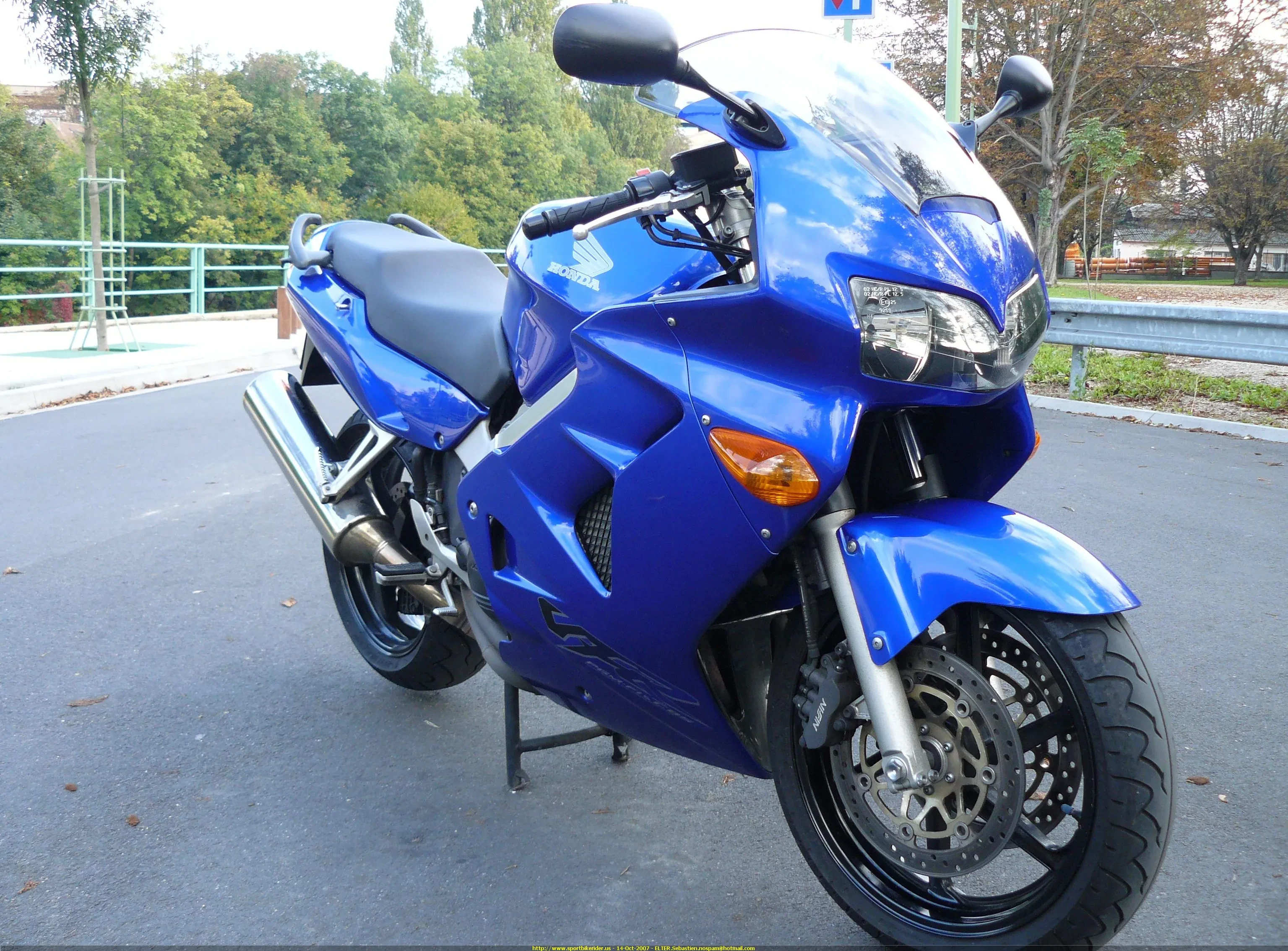 img/2819_honda-vfr800-diecast-models-a-collectors-dream.webp