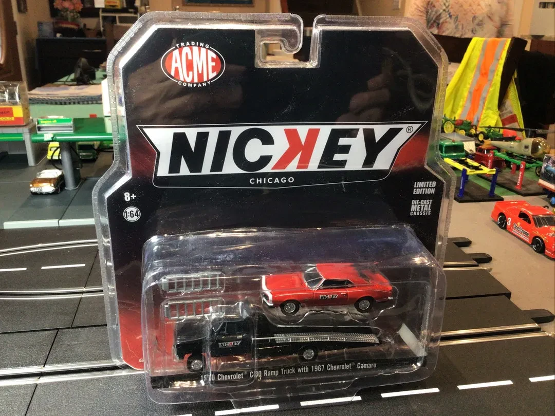 img/2842_acme-diecast-164-scale-cars-a-collectors-dream.webp