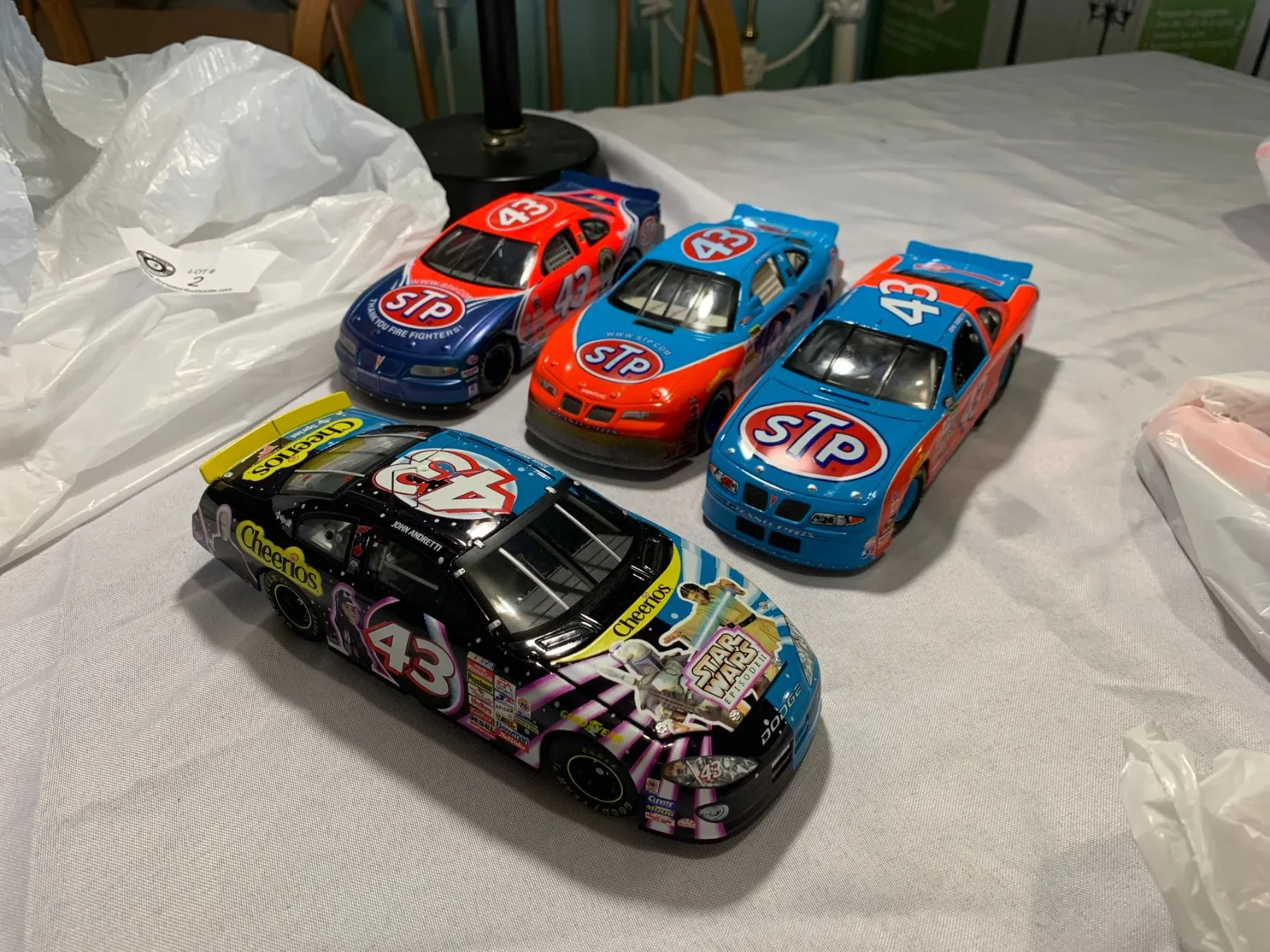 img/2854_finding-cheap-1-24-nascar-diecast-cars-a-collectors-guide.webp