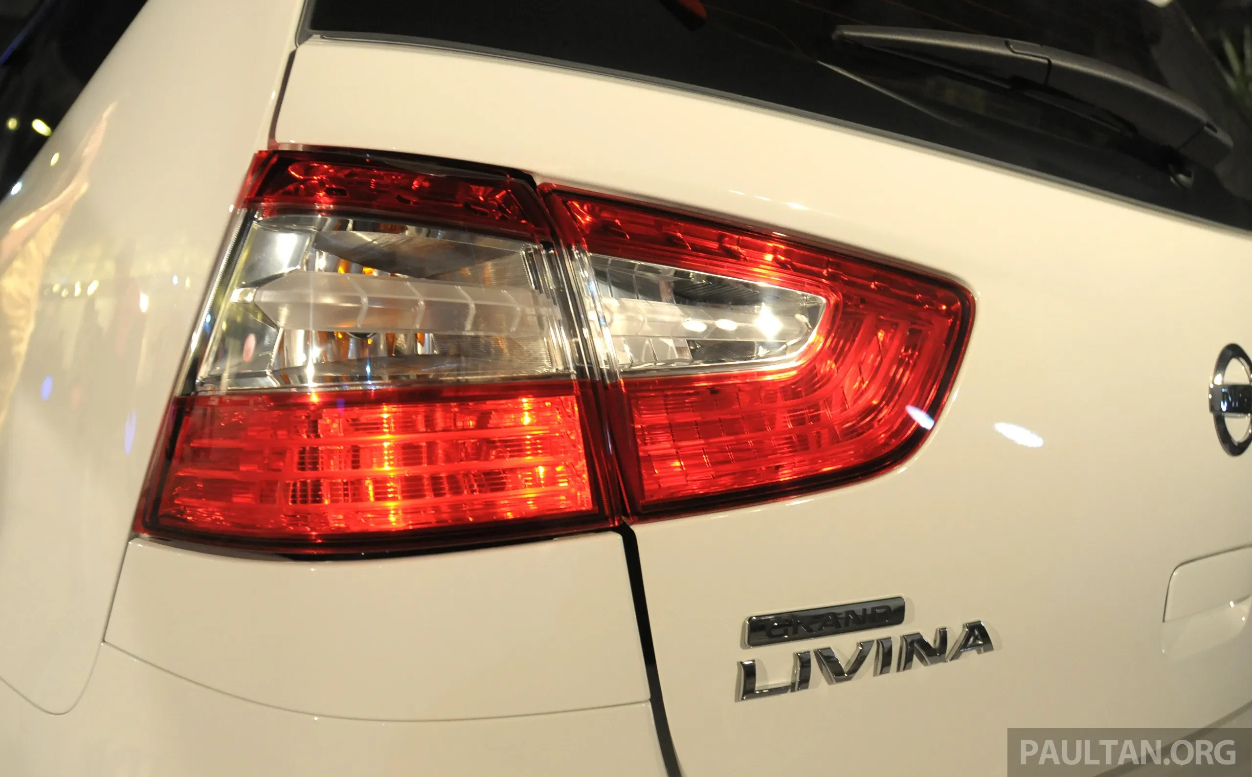 Grand Livina Diecast close up