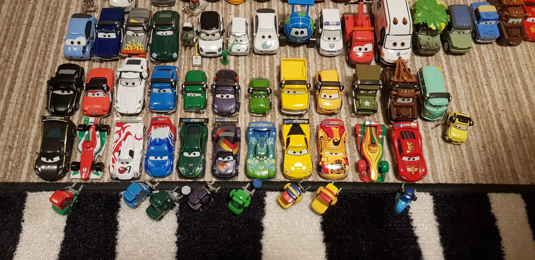 img/2894_cars-2-diecast-blucollection-a-deep-dive-into-the-world-of-tiny-racers.webp