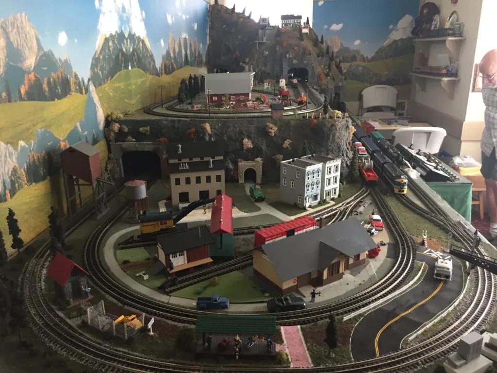 O scale train layout