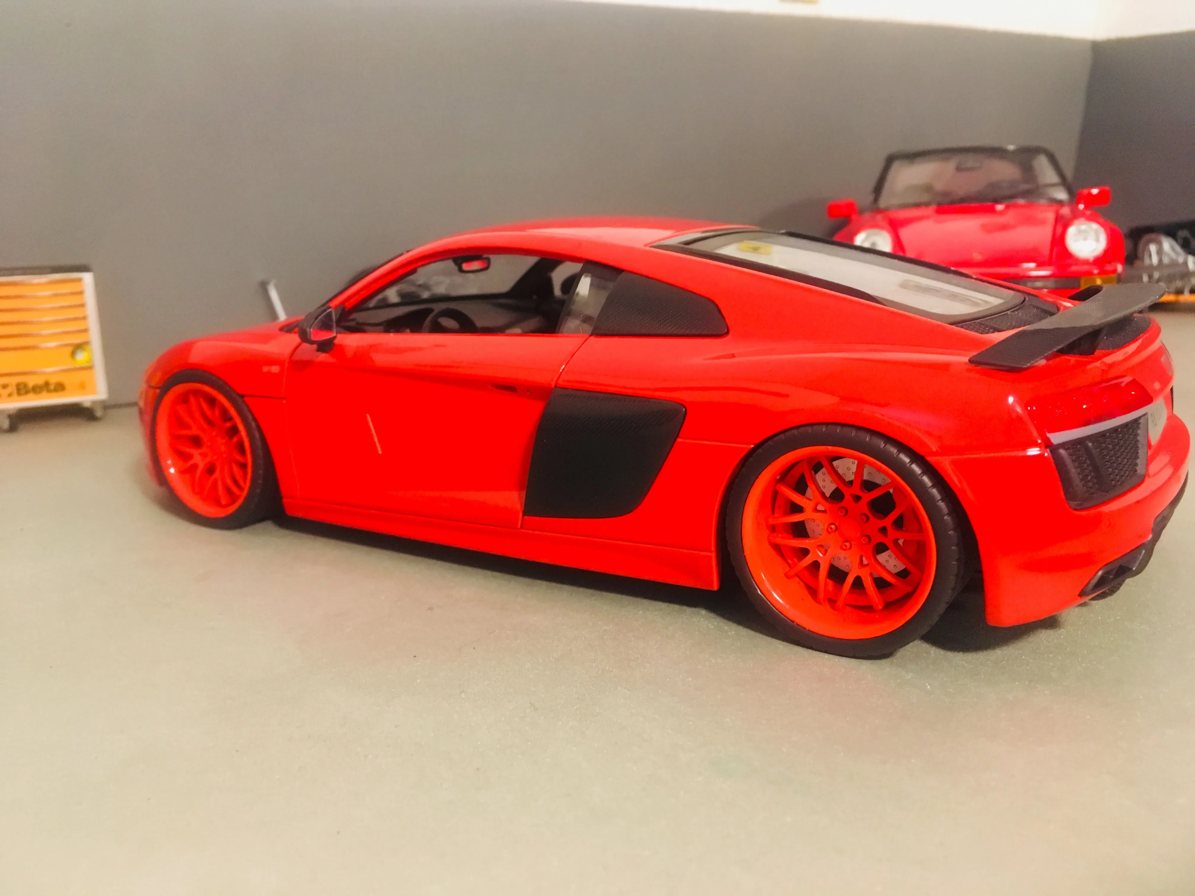 img/2904_cms-diecast-a-deep-dive-into-the-world-of-tiny-metal-cars.webp