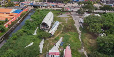 img/2917_bangkoks-awesome-airplane-diecast-scene.webp