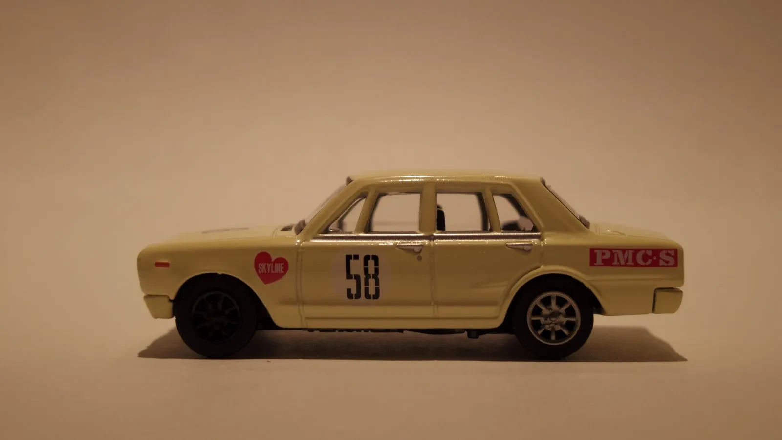 Tomica Nissan Skyline GT-R