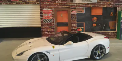 img/2815_zuglos-awesome-diecast-model-garage-a-collectors-paradise.webp