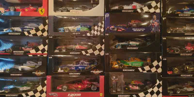 img/2911_f1-diecast-magazines-your-guide-to-the-world-of-tiny-race-cars.webp