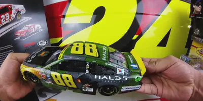 img/2547_unboxing-nascar-diecast-cars-from-2024-a-collectors-joy.webp